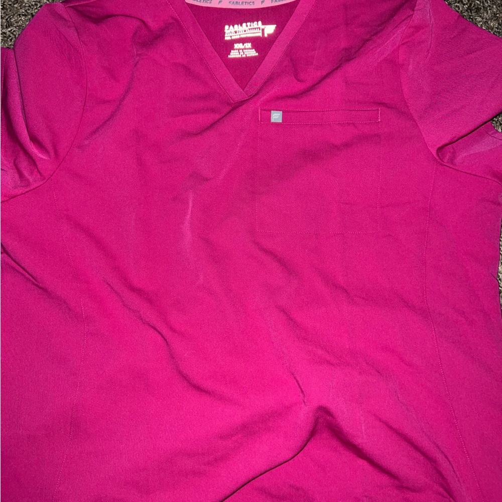 Fabletics Magenta V-Neck Top and high waisted jogger scrub set